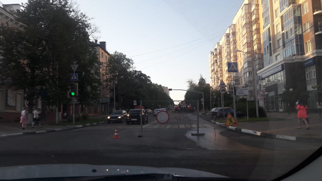 В Белгороде из-за прорыва водопровода всплыл новый асфальт на улице Николая Чумичова