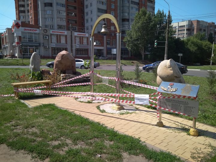 Бульвар победы воронеж. Памятник камень бульвар Победы Воронеж. Памятник бульвар Победы в Воронеже. Липецк бульвар Победы.