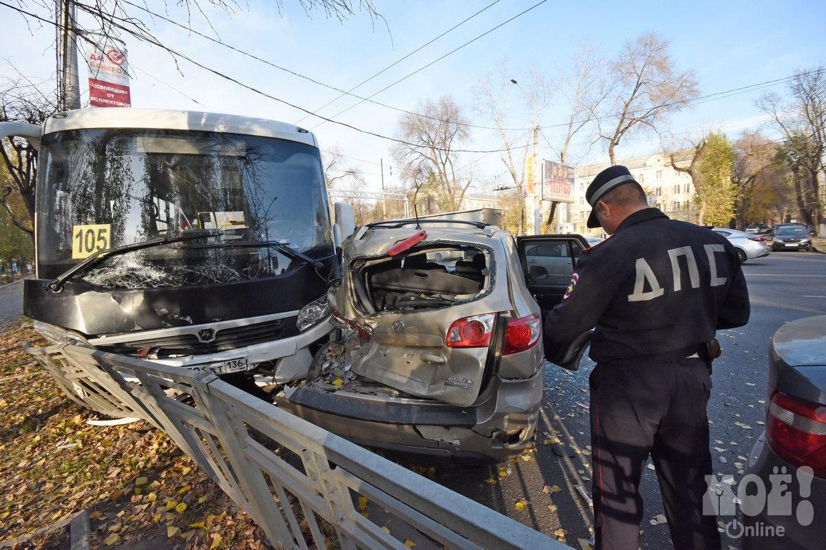 Водитель д челябинск. Водитель автобуса в Воронеже. Водитель плюс.