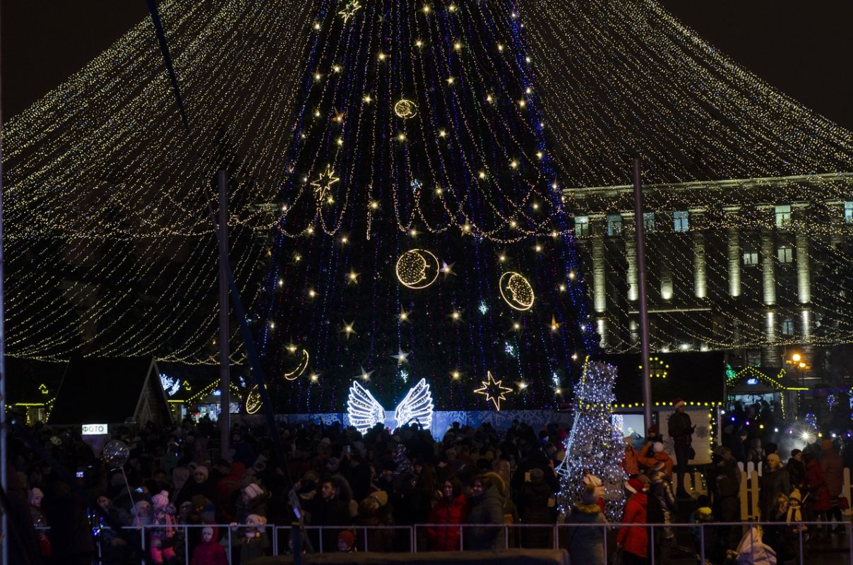 На открытии ёлки в Белгороде выступил Дед Мороз-хипстер
