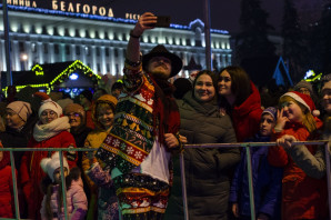 На открытии ёлки в Белгороде выступил Дед Мороз-хипстер

