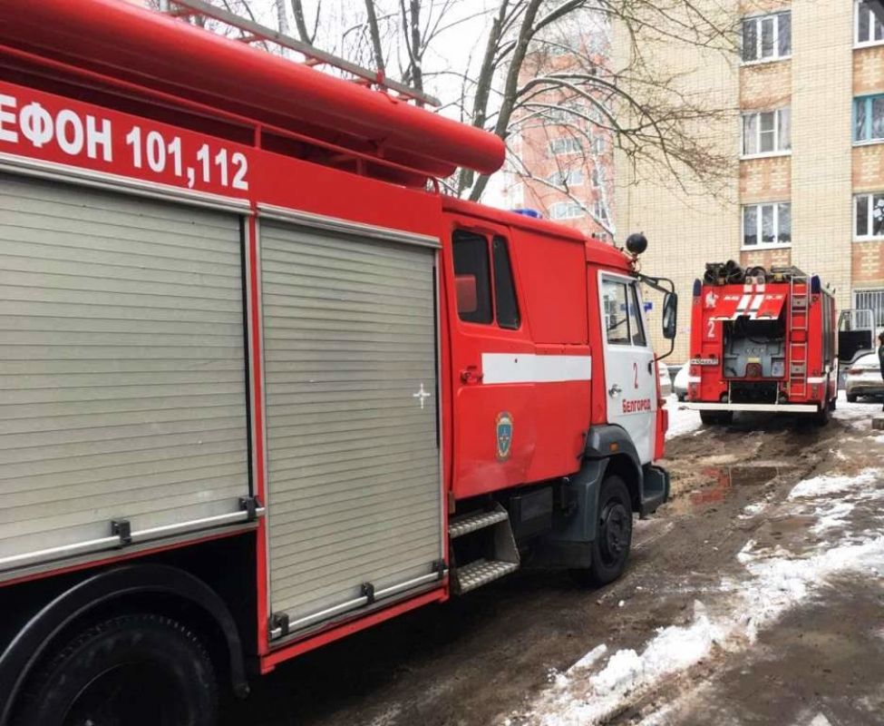 Сработала пожарка. Тушение пожара в Белгороде. Пожар в Белгороде 14 февраля на Менделеева. Пожар Белгород сегодня в магазине линии.