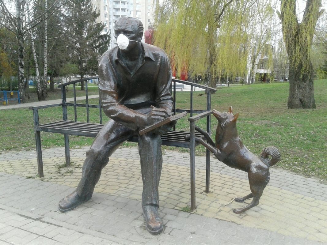 В Белгороде «вечного» краеведа обеспечили защитной маской