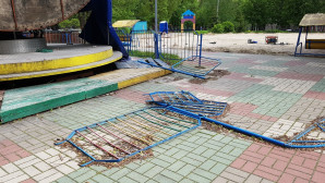 В центральном парке Белгорода демонтировали детский городок