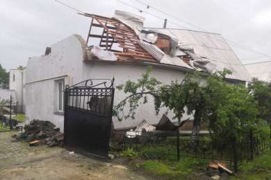 В Белгороде ветер повредил крышу психбольницы